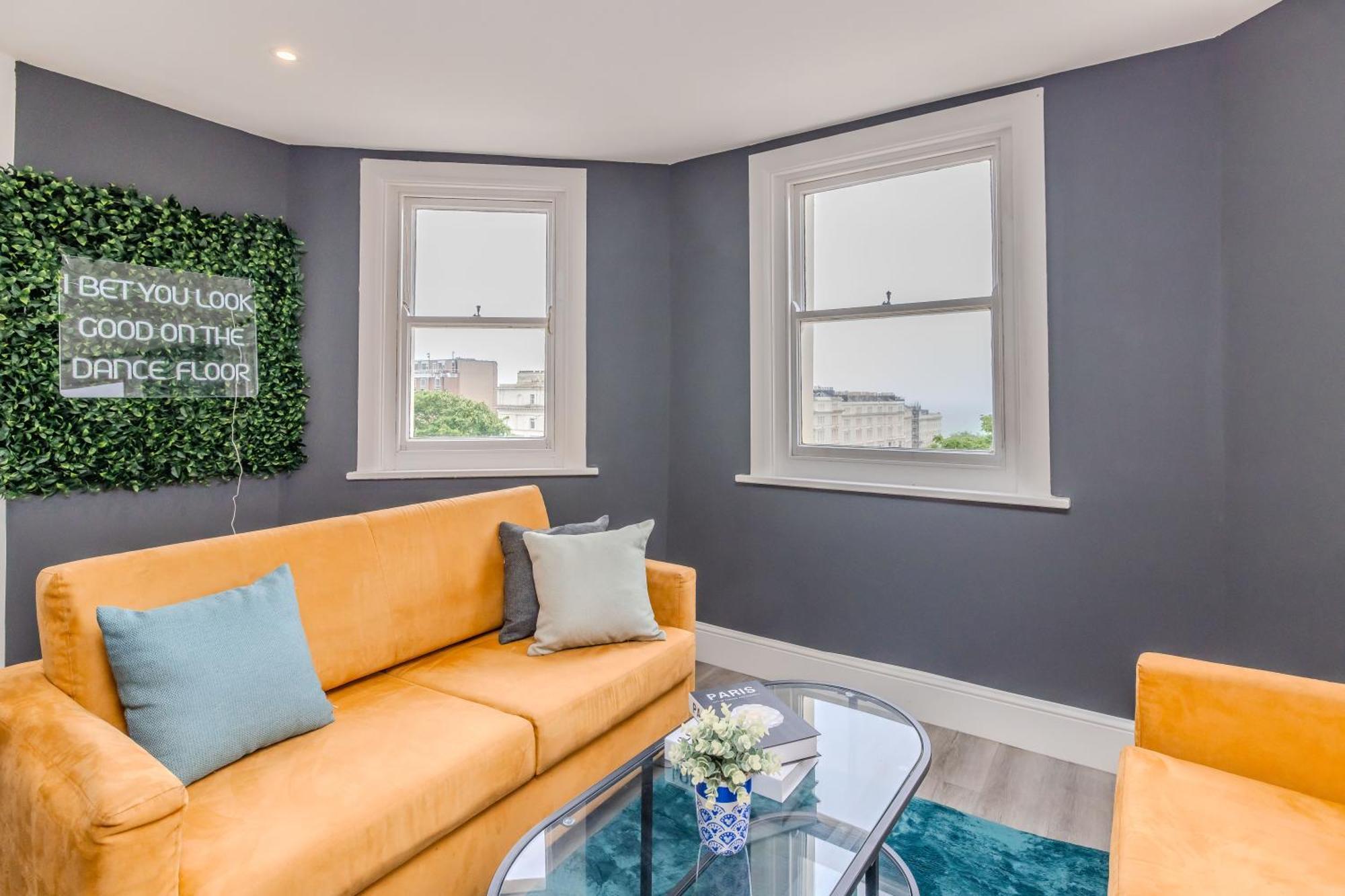 Free Parking Sea View Two Bedroom * Brighton